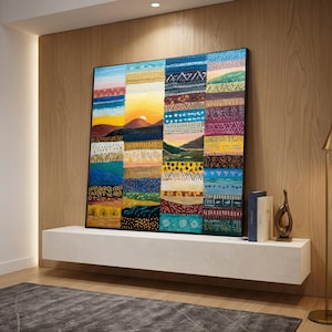 Può includere: Una grande opera d'arte colorata con cornice nera, montata su una mensola bianca contro una parete in legno. L'opera è composta da pannelli rettangolari con vari motivi, paesaggi e colori, tra cui blu, gialli e rossi. Due libri e una scultura decorativa sono sulla mensola.