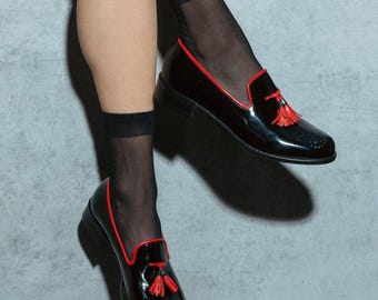 Zapatos mocasines con borlas de piel auténtica hechos a mano para mujer.