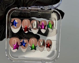 Uñas postizas STARGIRL • Punta francesa con forma de almendra y acabado cromado en estrella (Hechas a mano)