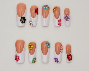 PETAL POP - Punta francesa blanca con flores de gema