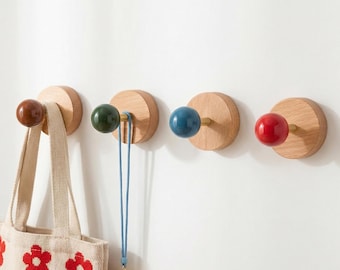 Gancho de pared de madera personalizado con bola de cerámica colorida, lindos ganchos decorativos para abrigos, perchero minimalista moderno para la entrada, decoración de pared para la habitación infantil.