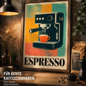Könnte beinhalten: Ein gerahmter Kunstdruck mit einer dunkelblauen Espressomaschine und einer orangefarbenen Tasse vor einem Hintergrund aus türkisfarbenen und gelben Quadraten. Das Wort ESPRESSO steht in großen schwarzen Buchstaben unten.
