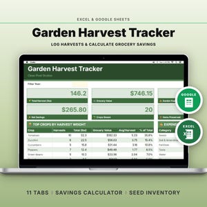 Könnte beinhalten: Ein Laptop zeigt eine "Garden Harvest Tracker"-Tabelle, die zum Protokollieren von Ernten und zur Berechnung von Lebensmitteleinsparungen dient. Der Bildschirm zeigt Daten zu Feldfrüchten, Erntegewichten in kg und Lebensmittelwerten. Der Text "11 Tabs, Sparrechner, Saatgutinventar" ist sichtbar.