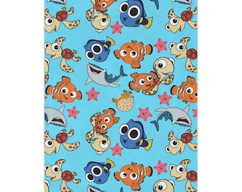 Kocyk Minky z motywem Przyjaciele Oceanu | Wzór z rekinem, żółwiem i rozdymką Nemo Dory