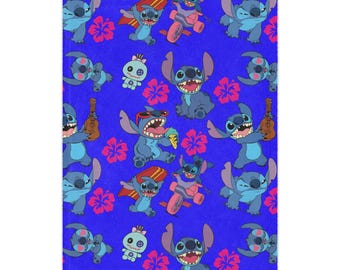 Kocyk Minky z motywem kreskówkowym | Hawajski hibiskus, ukulele, surfujący kosmita