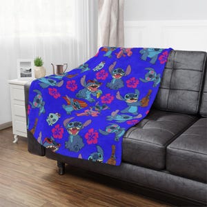 Manta Minky con estampado de dibujos animados / Hibisco hawaiano, ukelele, alienígena surfista imagen 12
