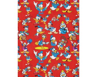 Kocyk Minky z motywem Kaczora Donalda | Czerwony polarowy koc z kreskówkową kaczką