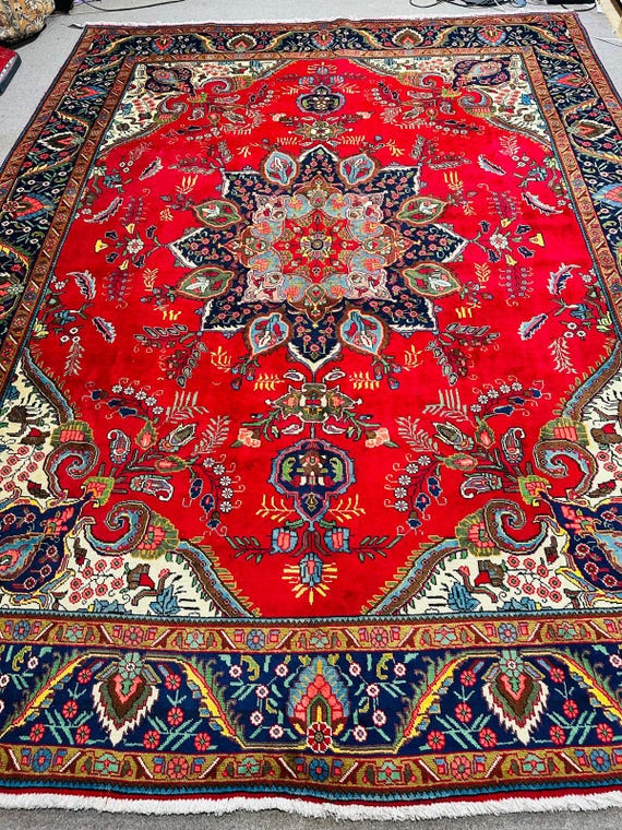 Floral Red Oriental 9'10" x 12'8" Hand Knotted Wool Rug Floral Medallion