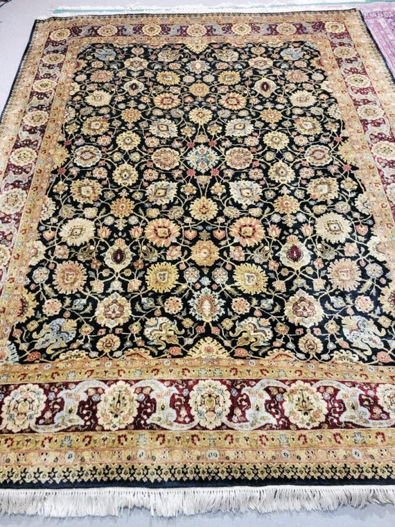 Agra Oriental 8’ x 10’ Hand Knotted Floral Wool Rug