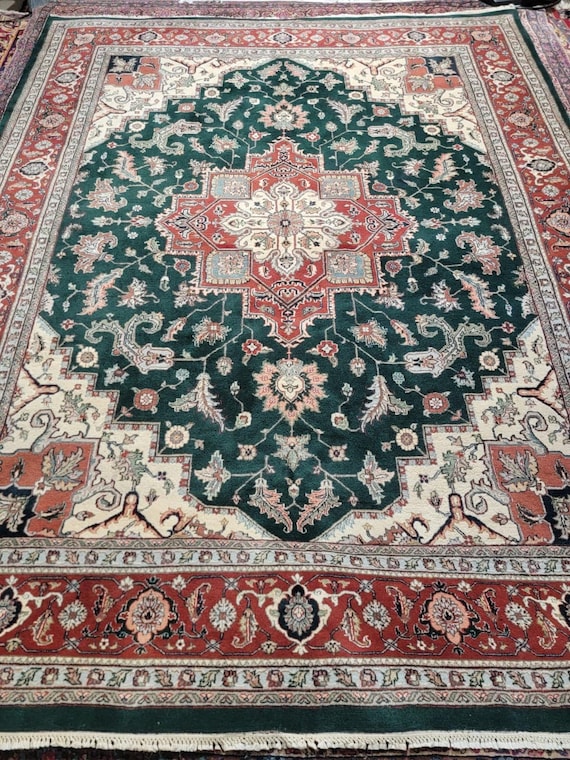 Green Geometric Heriz Style 9’ x 10’ Hand Knotted Wool Rug