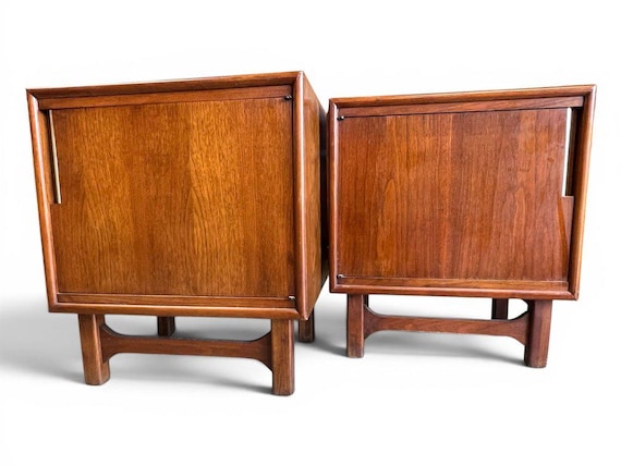 Pair of Mid-Century Modern Walnut Nightstands by Cavalier Furniture