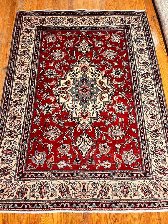 Vintage Signed Floral Oriental Keshan 4’5” x 6’2” Hand Knotted wool rug