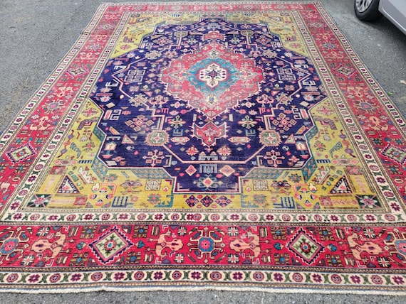 10 x 13 Semi-Antique Tabriz Serapi-Inspired Design in Navy and Multicolor Accents