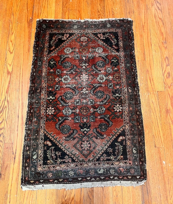 Semi Antique Sarouk Hand Knotted 2’7” x 4’ Wool Rug