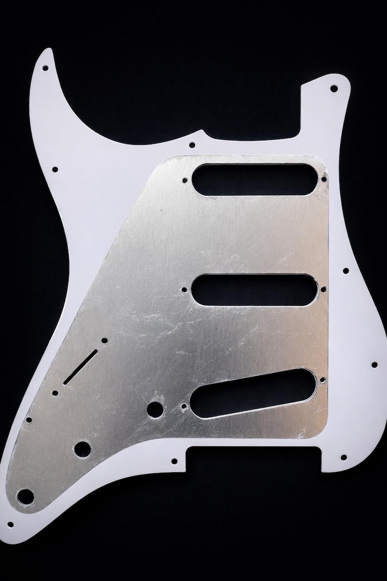 Golpeador personalizado para Fender Stratocaster – Placa protectora blindada de 3 capas imagen 4