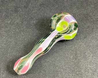Dots and lines design Pipe