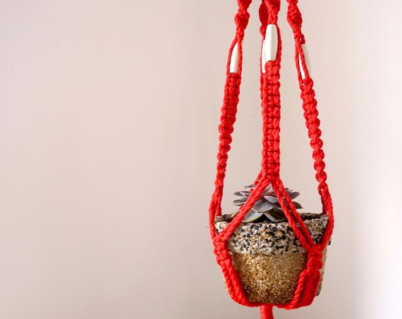 Vintage Macramé Plant Hanger Red Hand Woven Yarn Hanging Potted Plant Display 1970s Tassel White Wood Beads Plant Lover Gift Boho Home Decor