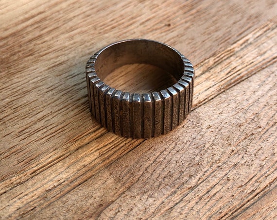 Vintage Silver Ring Sterling Wide Band Ring Grooved Stripes Graduated Height Thick Silver Band Ring Size 7 Chunky Ring Modernist Jewelry