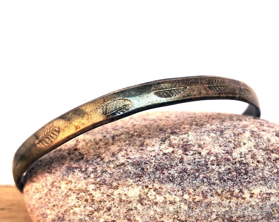 Vintage Bangle Bracelet Alpaca Silver Stamped Leaf Pattern Bangle Mexican Alloy Metal Heavy Patina Thin Bracelet Alpacca