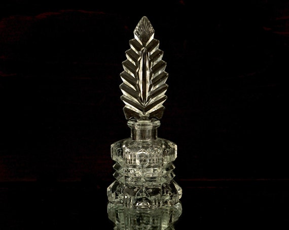 Vintage Perfume Bottle Crystal Cut Glass Heavy Jar with Art Deco Feather Shaped Stopper Ground Glass 1950s Perfume Decanter For Your Vanity