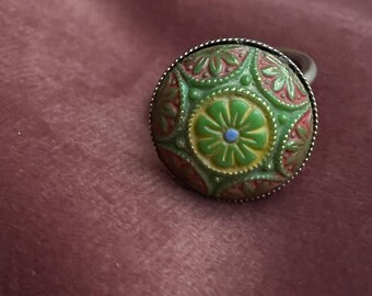 Vintage Ring Green Mosaic Look Enameled Metal Medallion Adjustable Ring Retro Bohemian Costume Jewelry