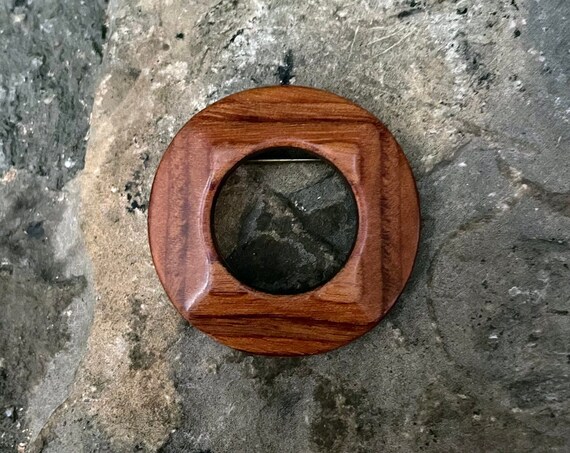 Vintage Wood Brooch Circle Pin Carved Wood Jewelry Modernist Brooch Ring Shaped Wooden Geometric Pin Costume Jewelry