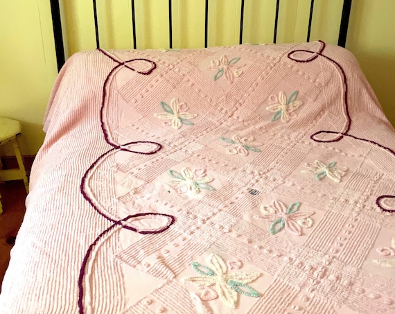 Vintage Bedspread Chenille Pink Full Size Coverlet Floral Scroll Burgundy Double Twin Sized Girl Room Retro Chenille Repurpose Fabric Supply
