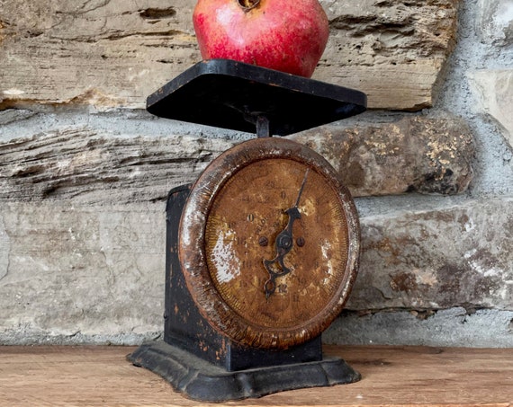 Vintage Scale Rustic Metal Pelouze Family Scale 24 Lbs Capacity For Display Farmhouse Decor Kitchen Scale 50s with Antique Primitive Look