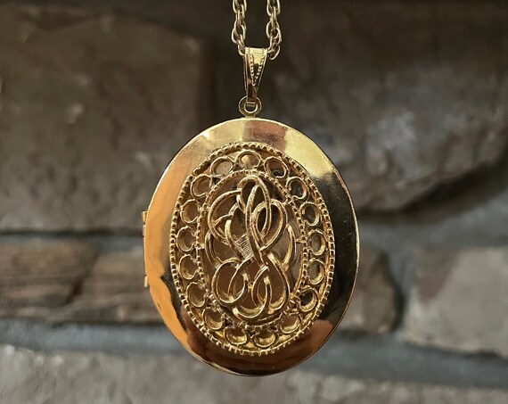 Vintage Locket Large Oval Pendant Gold Toned Photo Locket on 24" Long Chain Gold Toned 1960s Costume Jewelry Filigree Look Locket