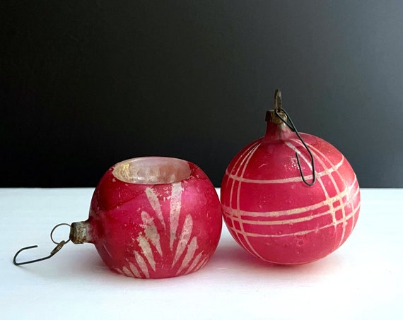 Vintage Red Ornaments Old Glass Balls Pair Double Indent Bulb Plaid Hand Painted Ball Blown Glass Ornaments European Antique Christmas Tree