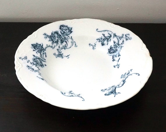 Vintage Bowl Floral Blue Flow White China Johnson Brothers Neapolitan Pattern Coupe Soup Bowl Scalloped Edge Royal Semi-Porcelain Dinnerware