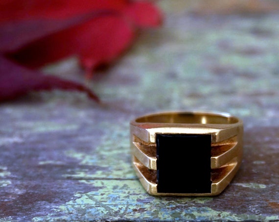 Vintage Onyx Ring 14K Gold Men’s Ring Chunky Rectangular Polished Black Stone Set in Yellow Gold Opened Stripe Sides 60s Mid Century Jewelry
