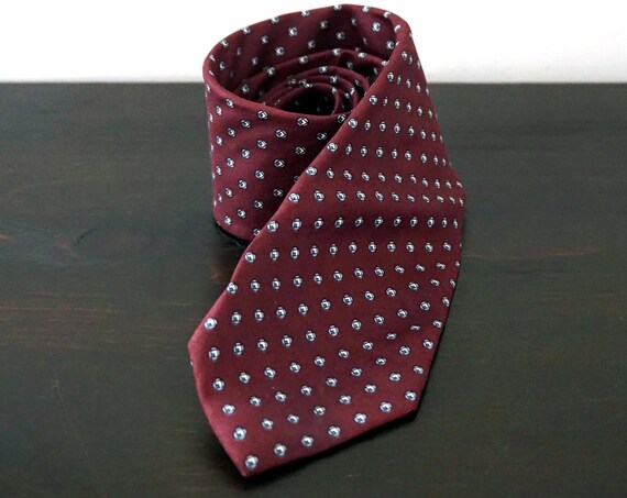 Vintage Silk Necktie Maroon Print Grey Repeating Simple Patterned Burgundy Tie Courchevel Italy Narrow Neck Tie 1970s Preppy Menswear