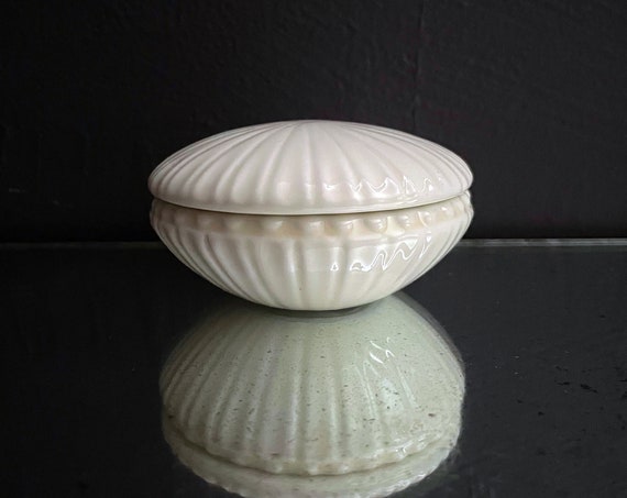 Vintage Stiffel Ring DIsh Porcelain Cream Tiny Bowl w/ Lid Fluted Off White Ceramic Lidded Container Jewelry Catchall w/ Cover Seashell Look