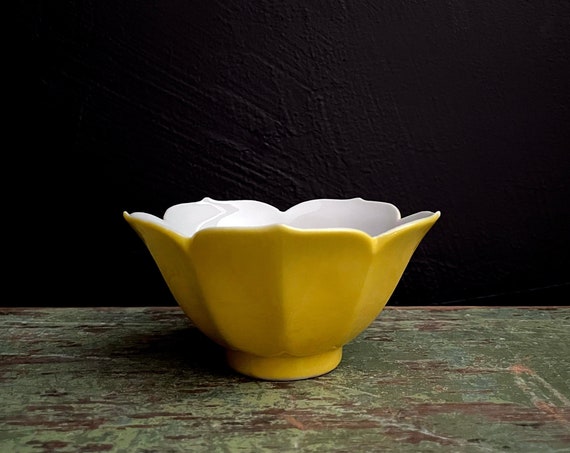 Vintage Lotus Bowl Yellow Exterior White Interior Porcelain Lotus Flower Rice Bowl 4" Diameter Dessert Bowl Sauce Dish Made In Japan 1960s