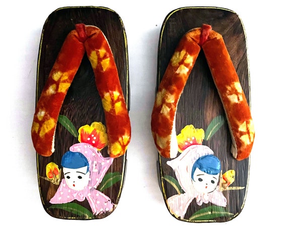 Vintage Japanese Shoes Wooden Geta Hand Painted Decorative Velvet Straps Girls Head Painted Blue Pink Child Size Geta Kimono Souvenir Japan