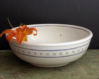 Vintage Serving Bowl Italian Pottery Deruta Bowl White Blue Hand Painted Made in Italy Ceramic Dinnerware Serving Piece Rustic Crazed Finish