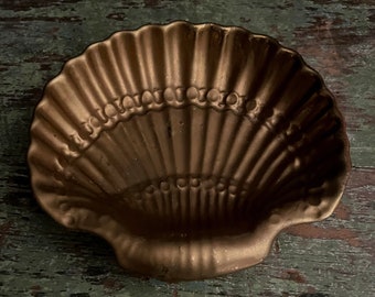 Vintage Shell Dish Gold Painted Scallop Shell Bowl Ceramic Ashtray Seaside Decor Baroque Golden Catchall Key Dish Seashell Shaped Plate