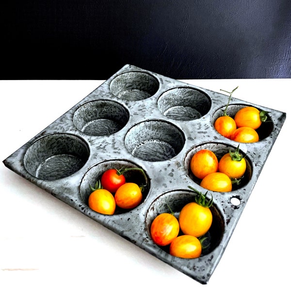 Antikes Graniteware Muffin Blech Emaille Stahl gestürzt grau blau 9 Tasse Haberman Rustikales Bauernhaus Anfang der 1900er Jahre Emailleware Muffin Tin Cupcake