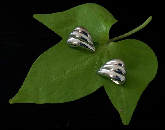 Vintage 925 Silver Earrings Puffy Triangular Rounded Edge 80s Post Back Earrings Hollow Sterling Ribbed Angel Wings Silver Jewelry Thailand
