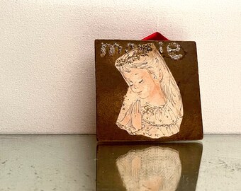 Vintage OOAK Ornament For Mom Wood Plaque Girl Praying Glitter "Momie" Christmas Ornament Handmade '61 Inscription Prayer Reverse Sweet Gift