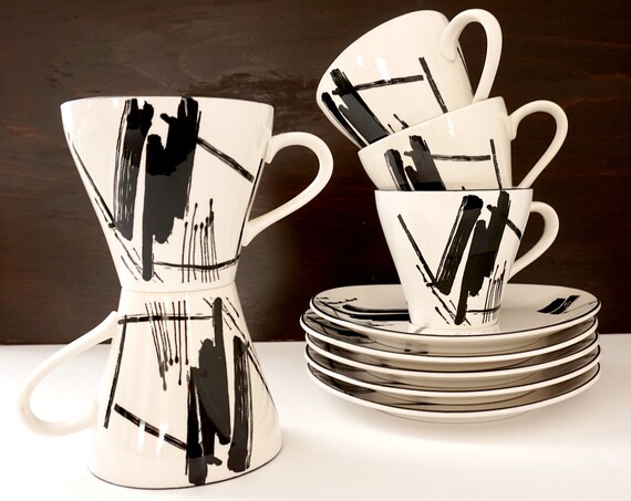 Vintage Tea Cups and Saucers Set of 5 White Black Brushstroke Design Calligraphy Pattern Larry Laslo Sango 1980s 90s Contemporary Dinnerware