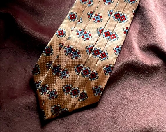 Vintage Pleated Tie Salmon Pink Silk Wembley Necktie w/ Small Red Blue Medallion Allover Print & Pleats Art Deco 40s Menswear Accessory Rare