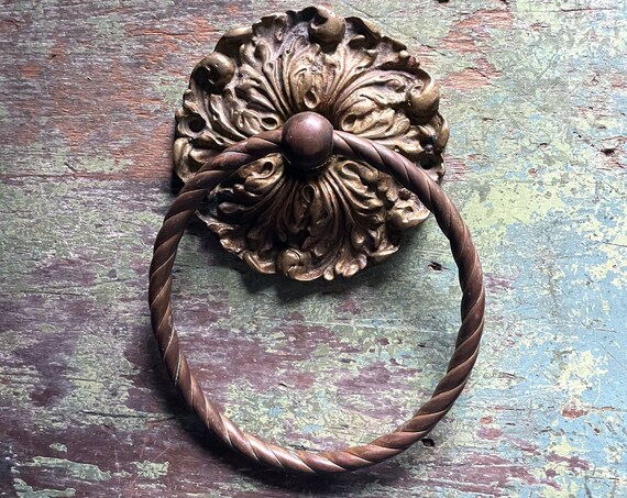 Vintage Door Knocker Floral Medallion Mid Century Knocker Gold Toned Front Door Ornament Hollywood Regency Towel Ring Hand Towels Rope Look