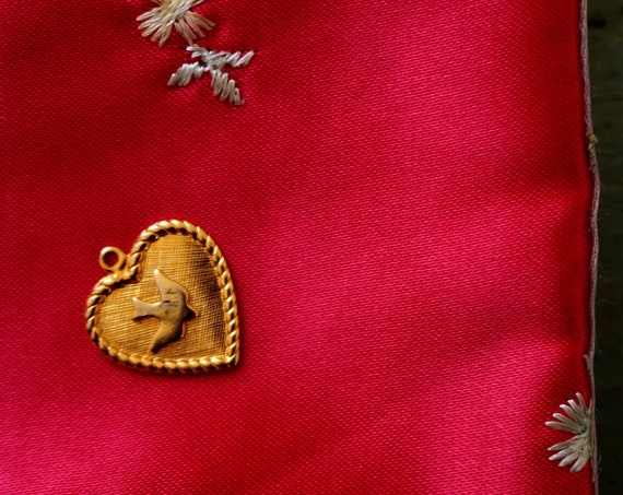 Vintage Heart Charm Swallow Gold Toned Tiny Pendant Flying Bird Charm Bracelet Gift for Her Valentine's Day Peace Dove Small Heart Necklace