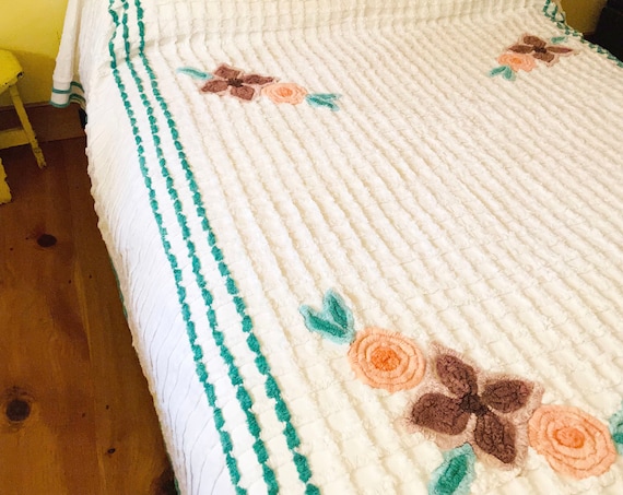 Vintage Chenille Bedspread White Grid Pattern Peach Floral with Mauve Green Border Full Size Coverlet Retro Bedding Tufted Chenille Blanket