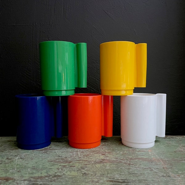 Vintage Mugs Ingrid Chicago Plastic Stacking Mug Set of 5 Drink Connection Cups Red Yellow White Green Blue Picnicware 70s Outdoor Drinkware