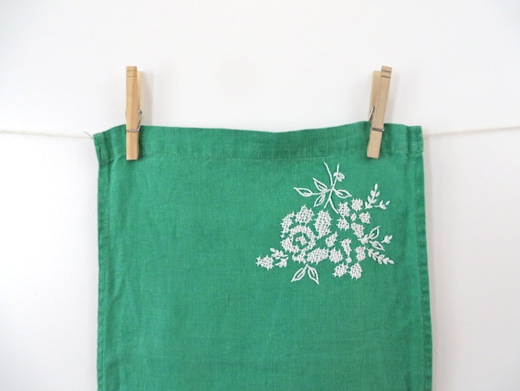 Table Runner Green White Embroidered Floral Vintage Linens