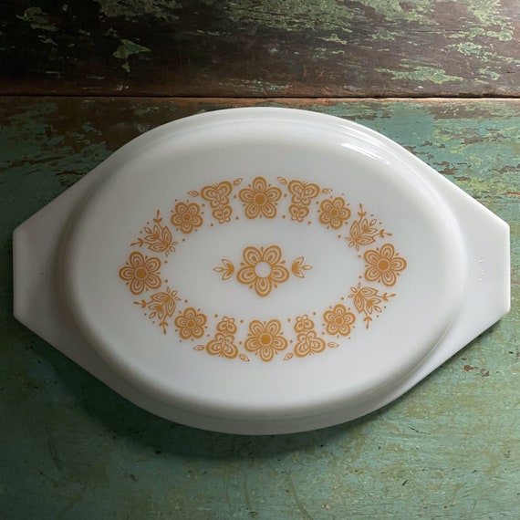 Vintage Pyrex Butterfly Gold Lid For 1.5 or 2.5 Quart Casserole Pyrex 1972 945 C White Opal Glass Lid with Yellow Flowers Butterflies