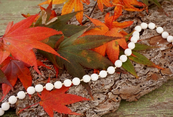 Vintage Milk Glass Necklace White Faceted Beads String Short Necklace Opaque Glass Jewelry 50s Flower Ends Crown Hook Clasp w/ Chain Beaded